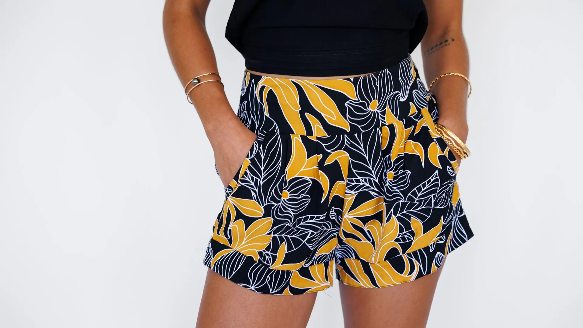 Mar Shorts / Tropical Black