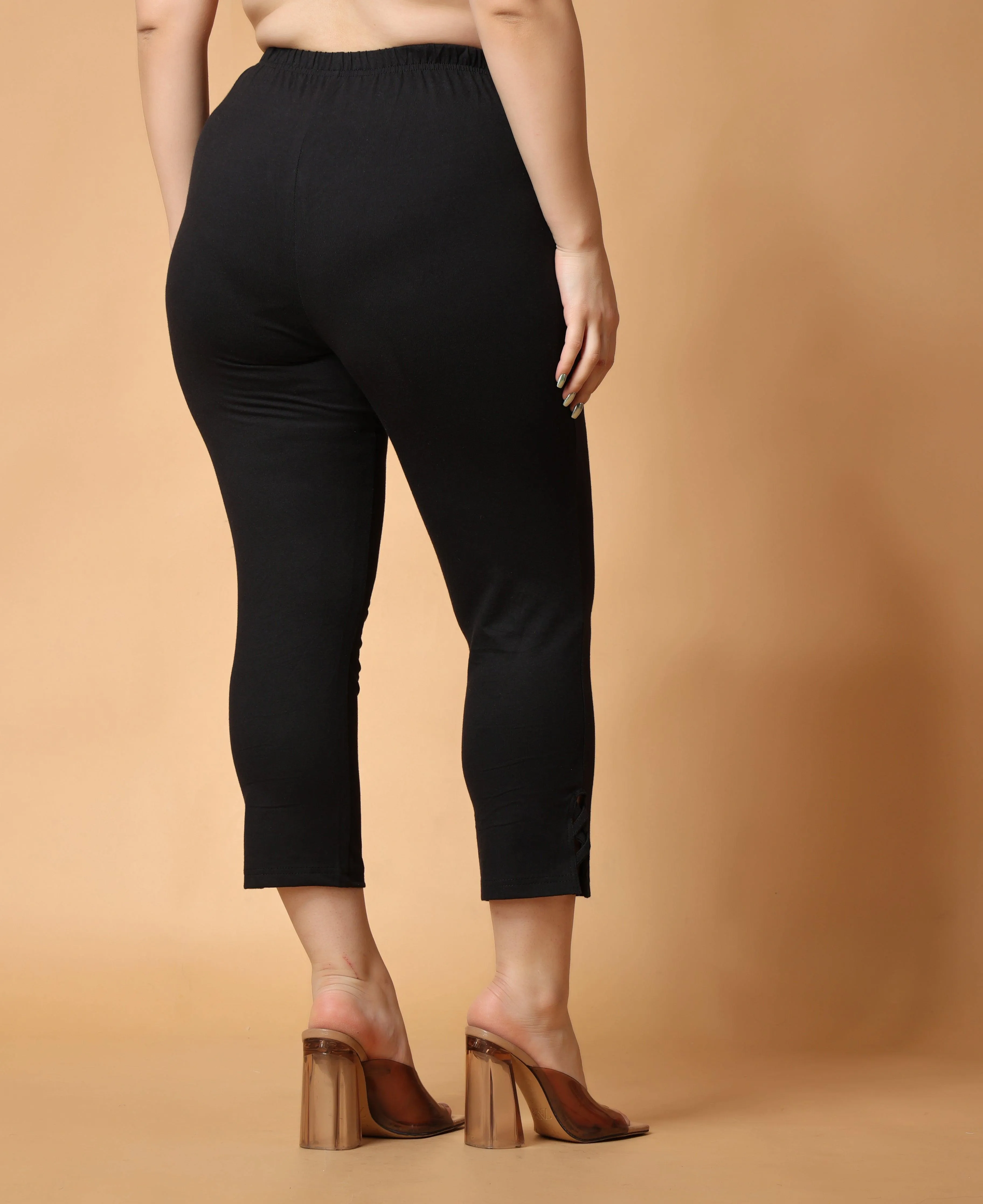 Solid Leggings with Criss Cross Pattern