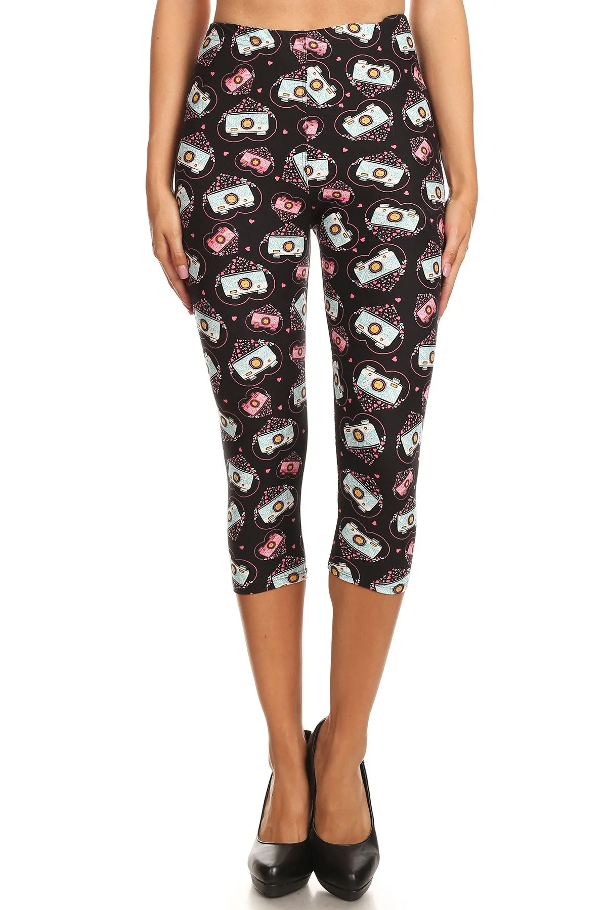 Women's Plus Colorful Camera with Hearts Printed Cropped Capri Leggings